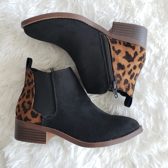 Steve Madden Other - NWT Steve Madden Girls 'JDuvet' Ankle Boots
